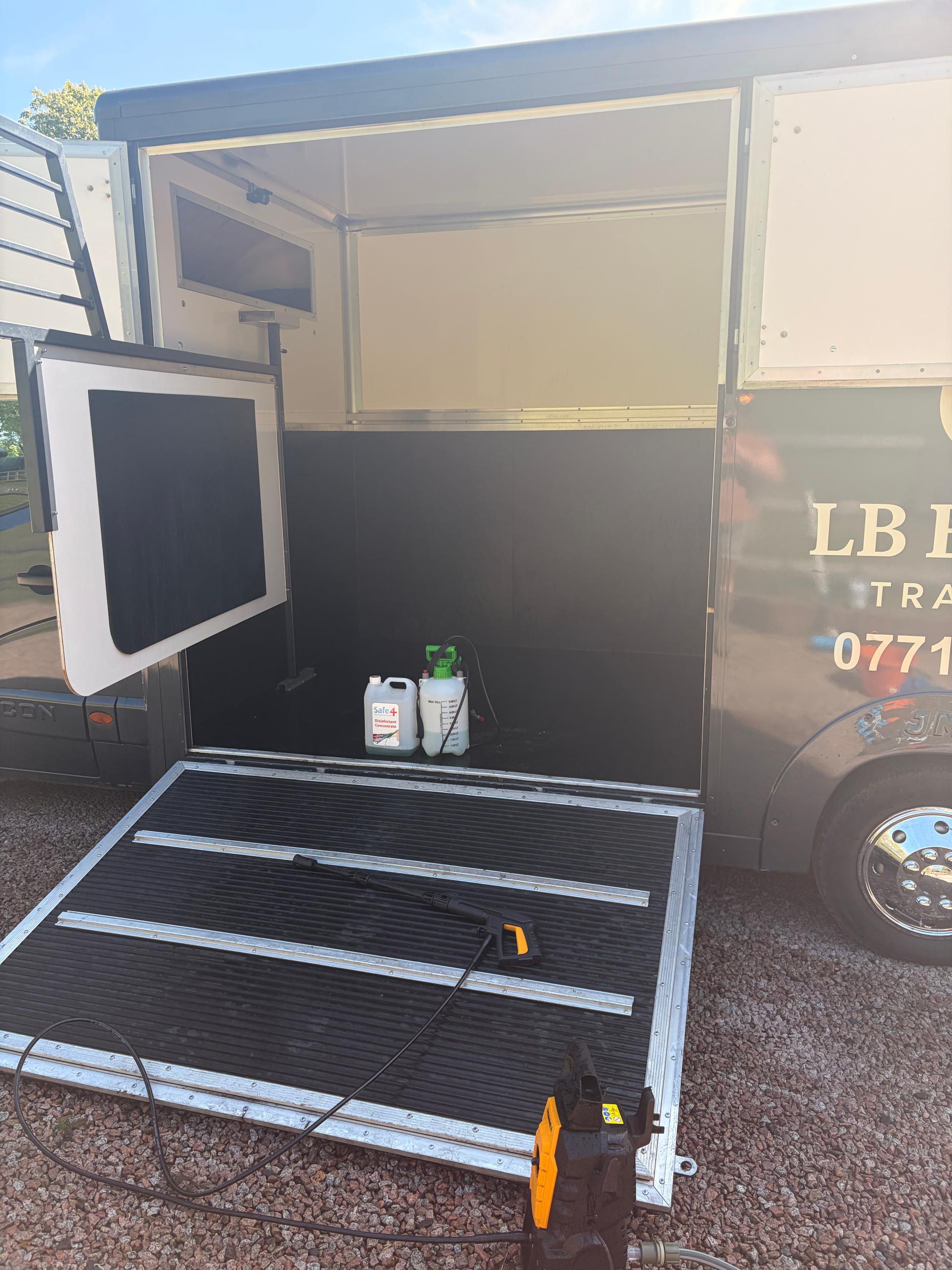 LB Equine Transport photo 4