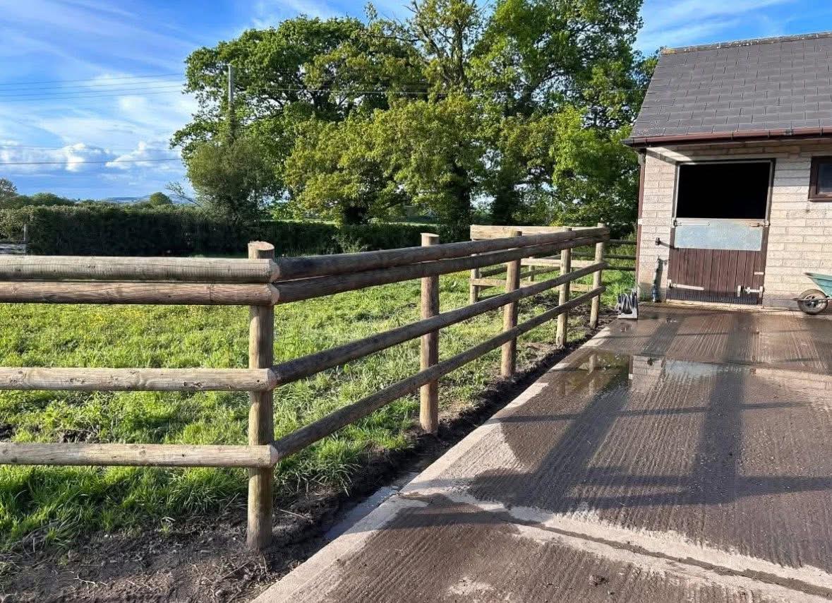 RT Equestrian (Upper Hill Stables)